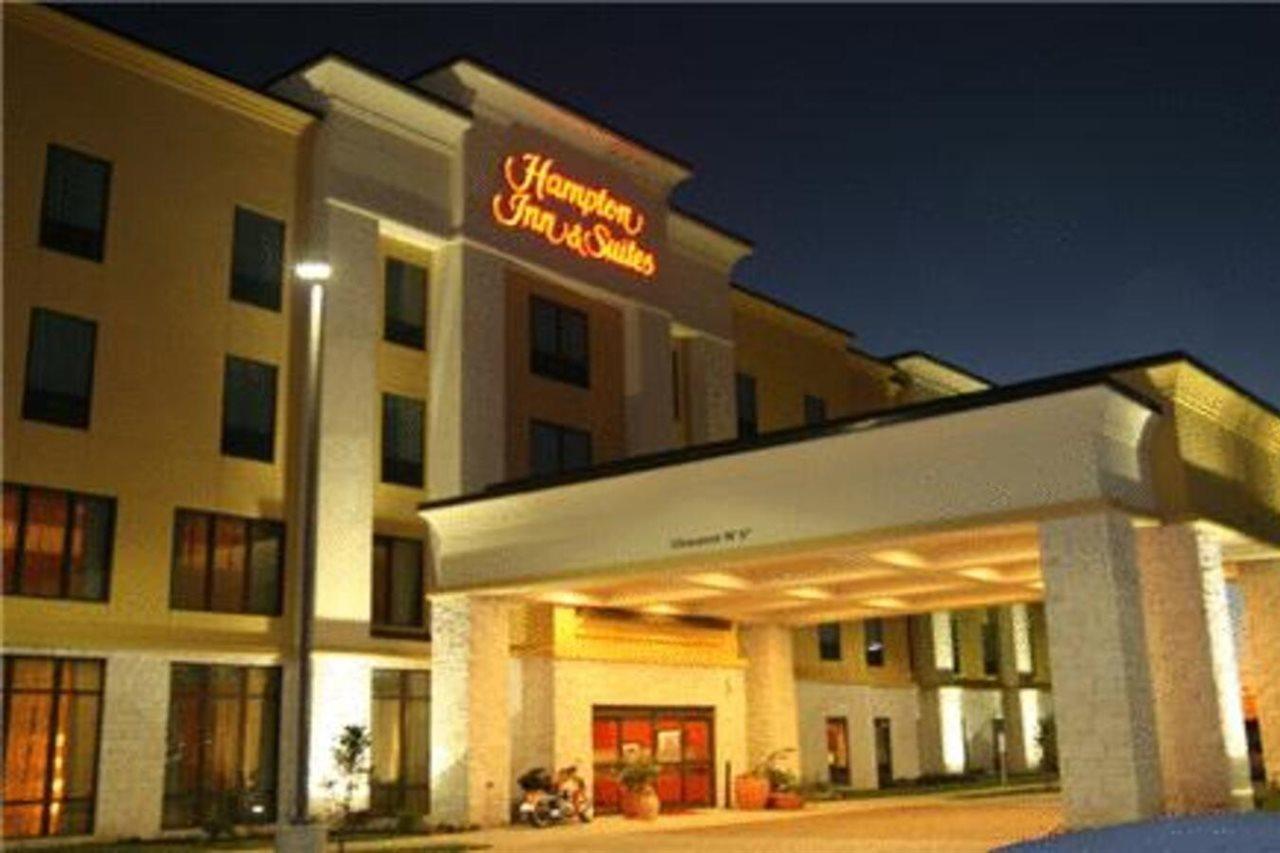 Hampton Inn & Suites Bastrop Exterior photo