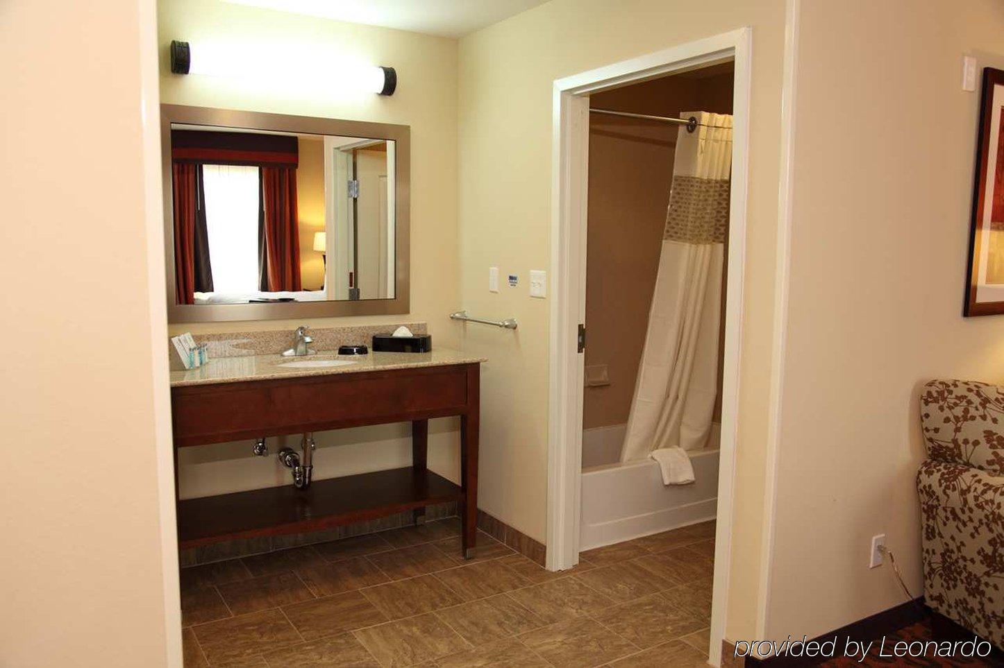 Hampton Inn & Suites Bastrop Room photo